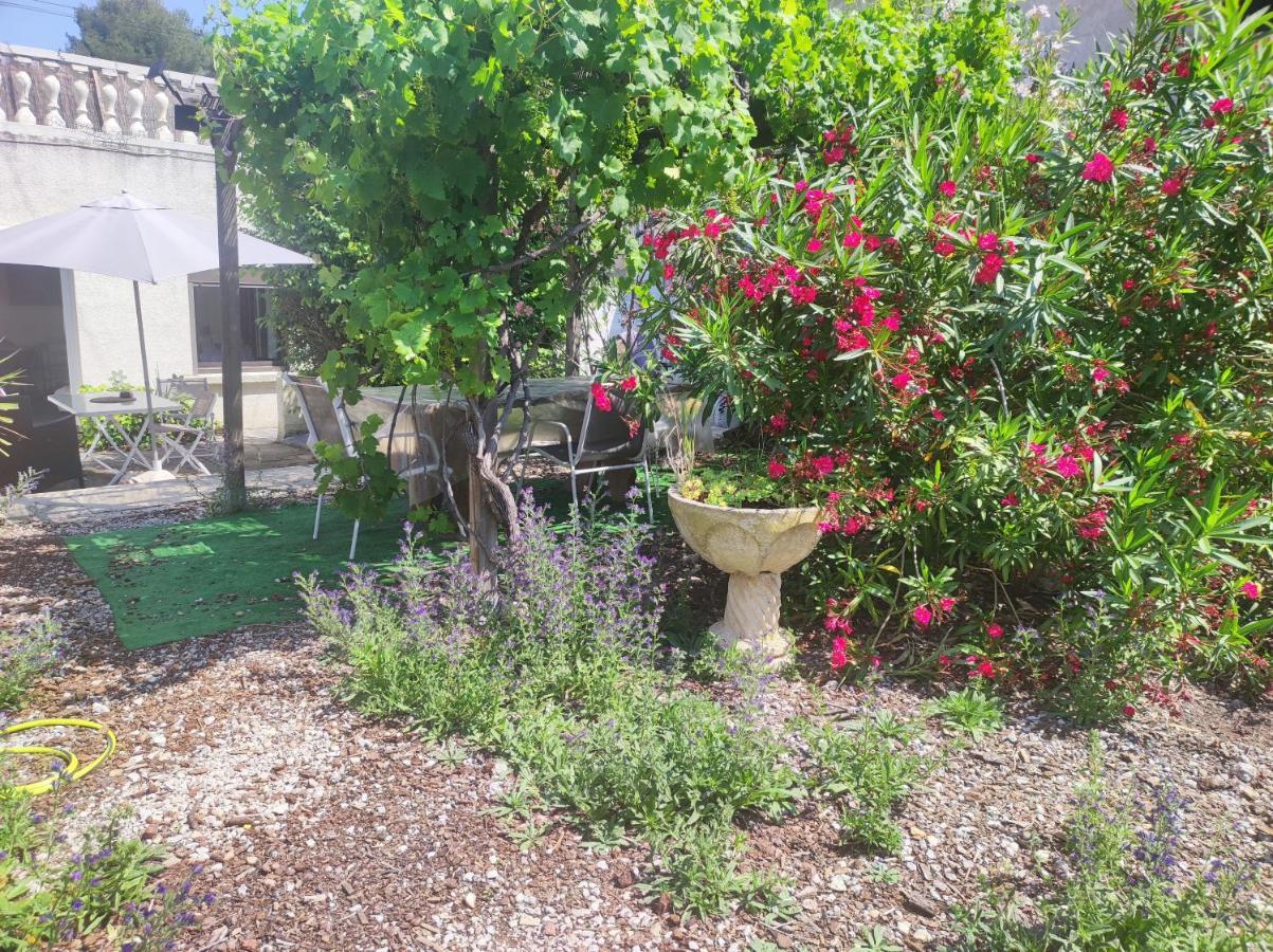 Ferienwohnung Ingrid Mary Nîmes Exterior foto