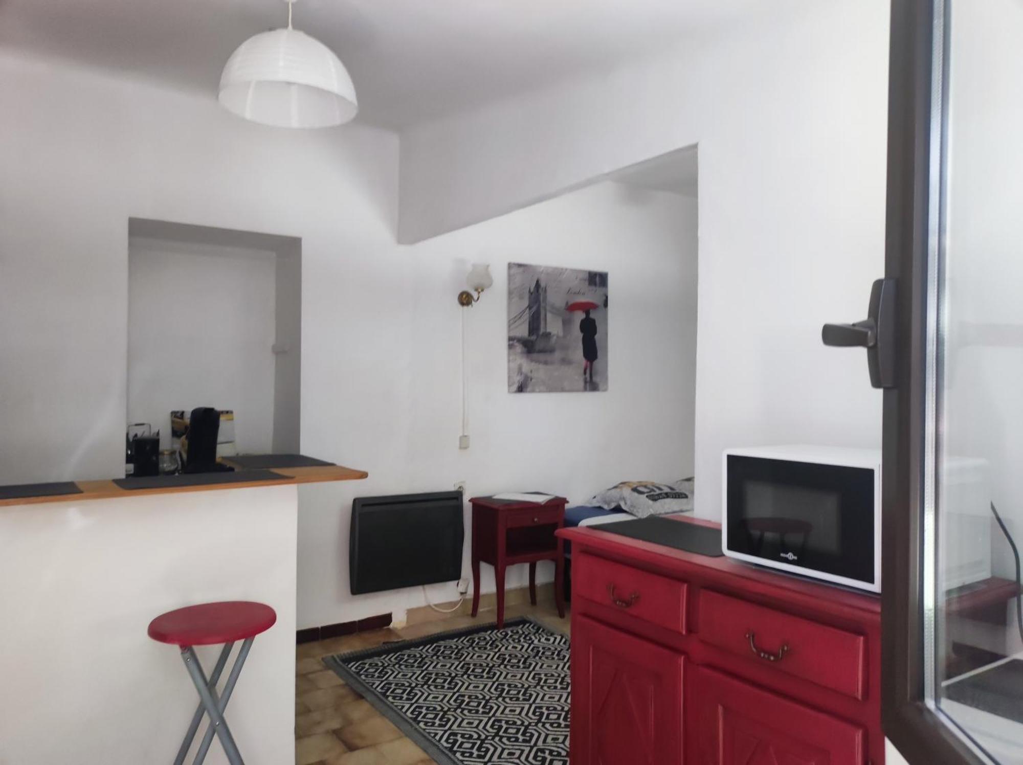 Ferienwohnung Ingrid Mary Nîmes Zimmer foto