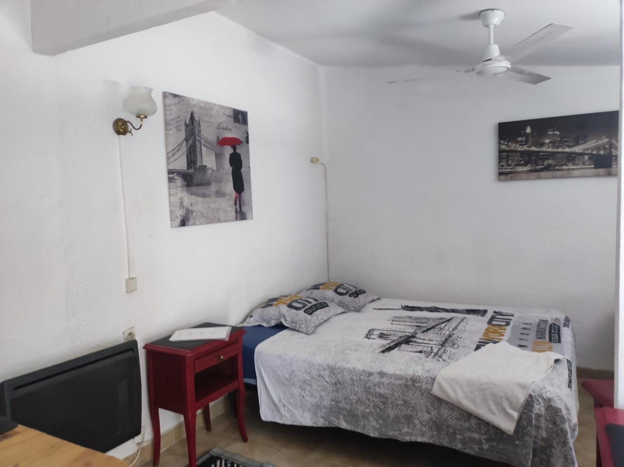 Ferienwohnung Ingrid Mary Nîmes Zimmer foto