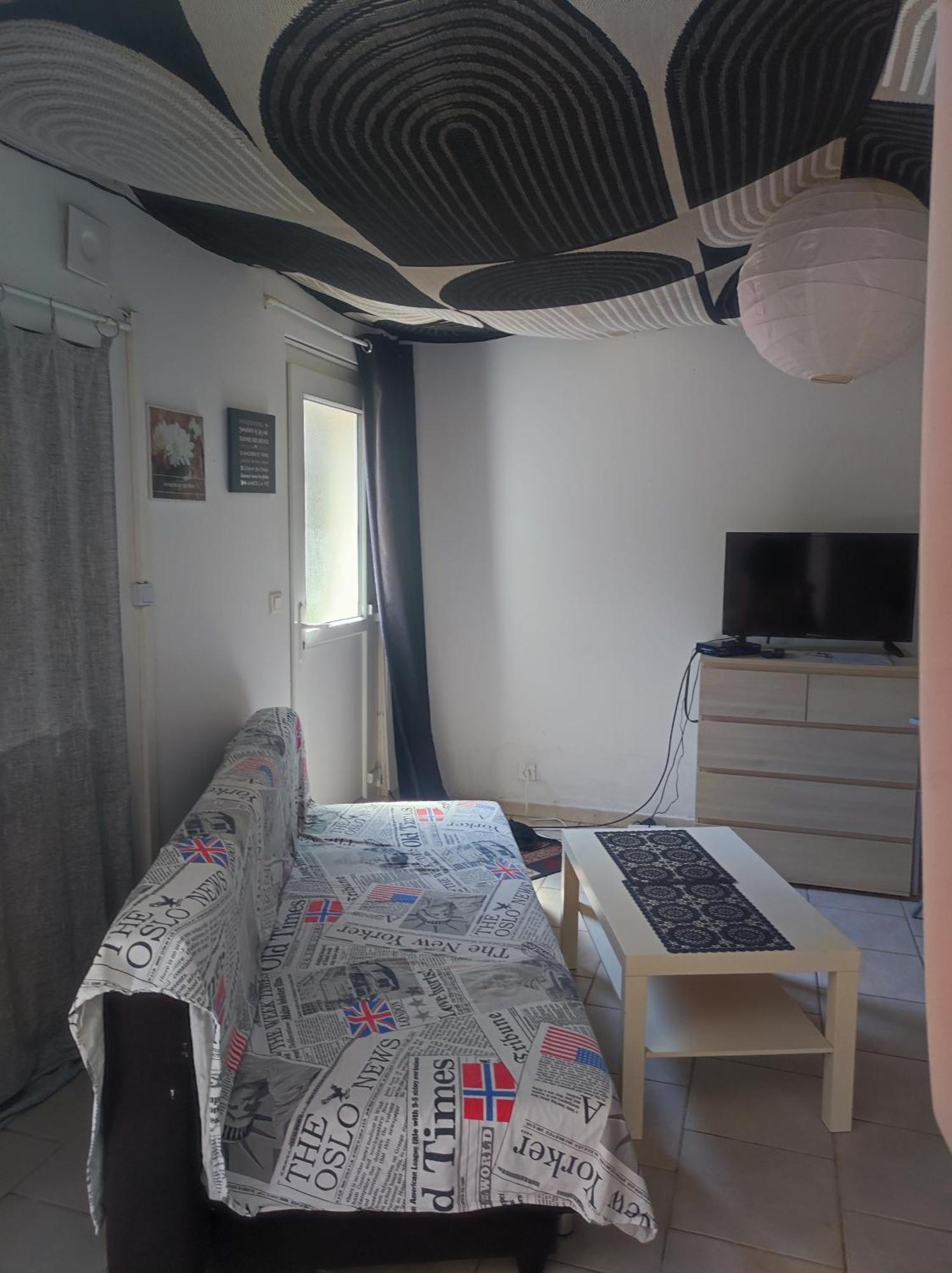 Ferienwohnung Ingrid Mary Nîmes Zimmer foto