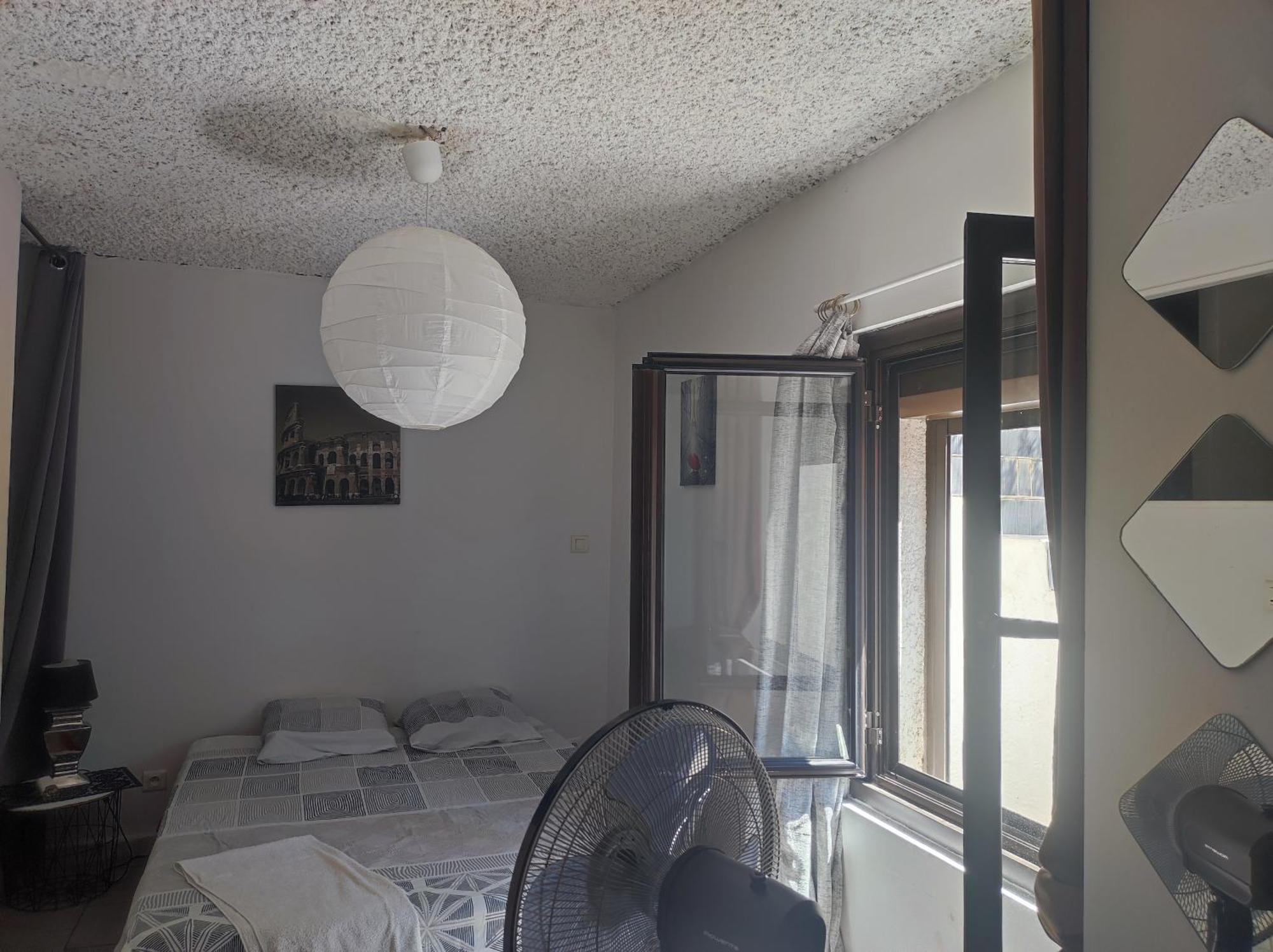 Ferienwohnung Ingrid Mary Nîmes Zimmer foto