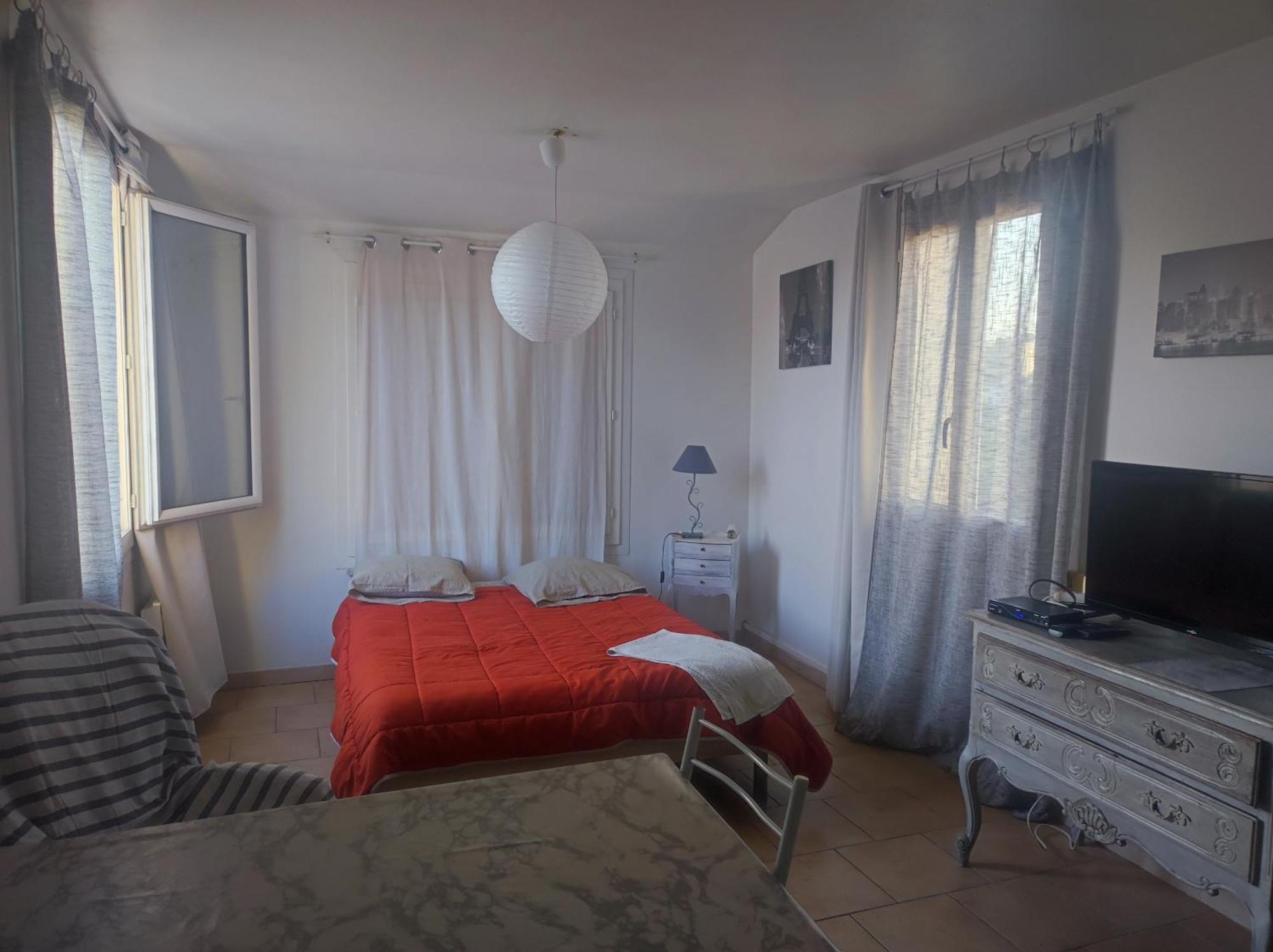 Ferienwohnung Ingrid Mary Nîmes Zimmer foto