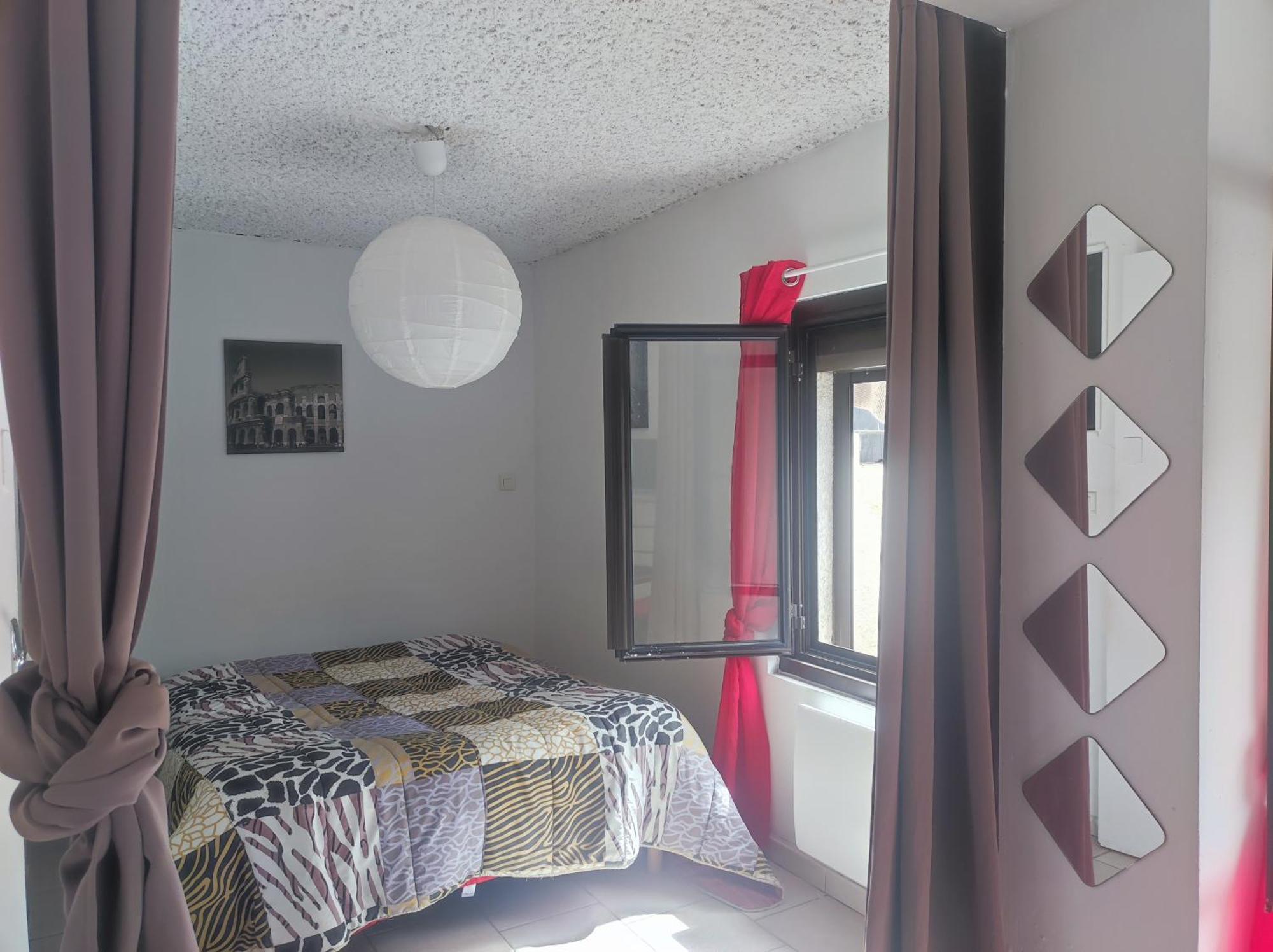 Ferienwohnung Ingrid Mary Nîmes Zimmer foto