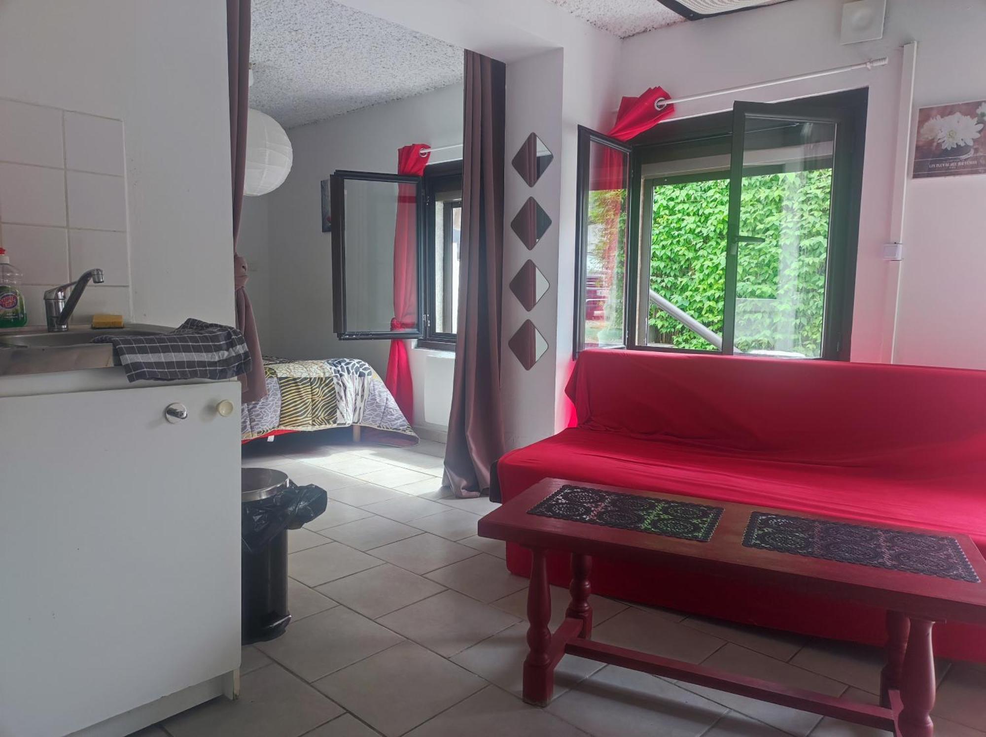 Ferienwohnung Ingrid Mary Nîmes Zimmer foto